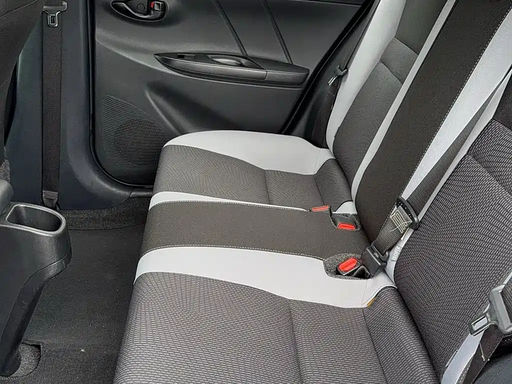 Toyota Yaris L 2020 — фото 8