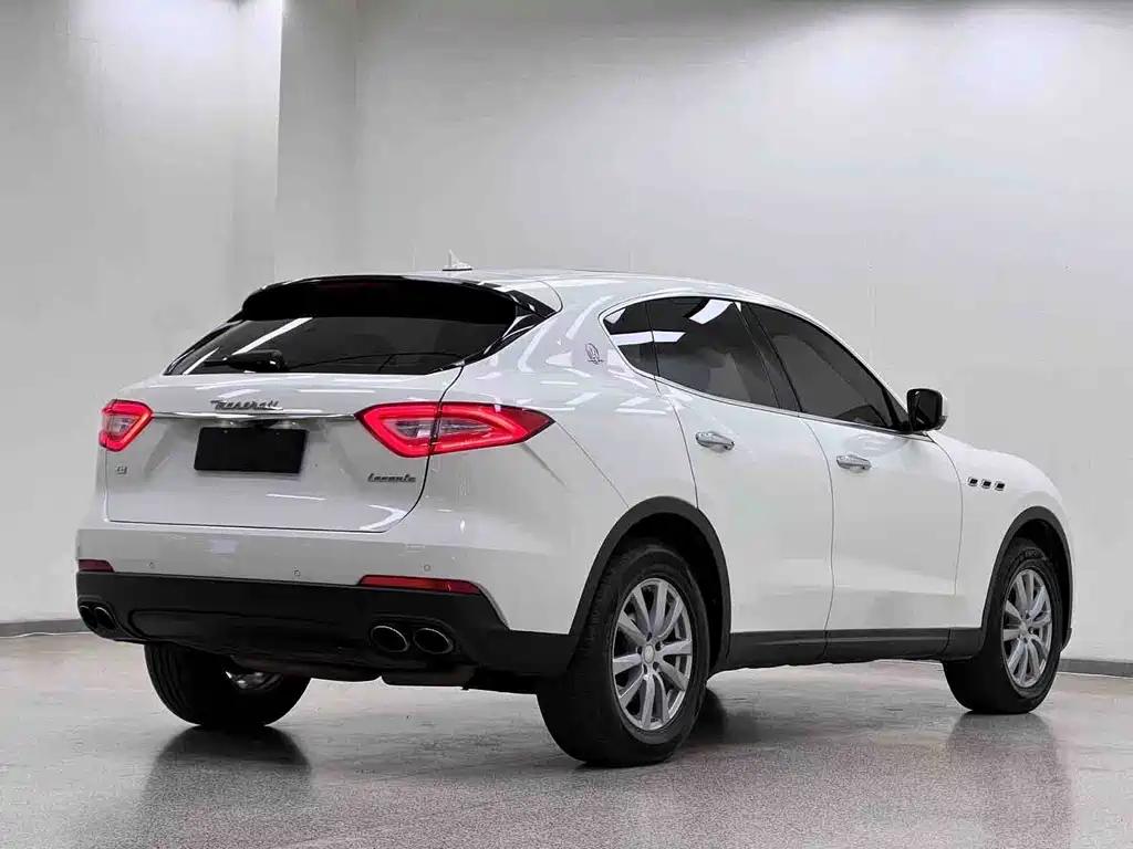 Maserati Levante 2018 — фото 26