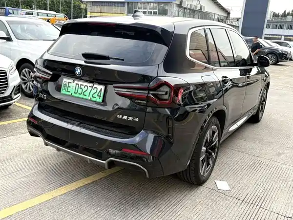 BMW iX3 2024