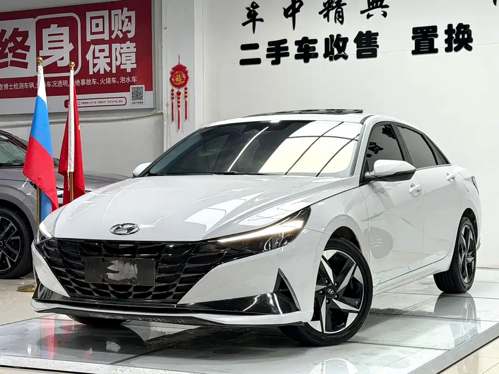 Hyundai Elantra 2023 — фото 1