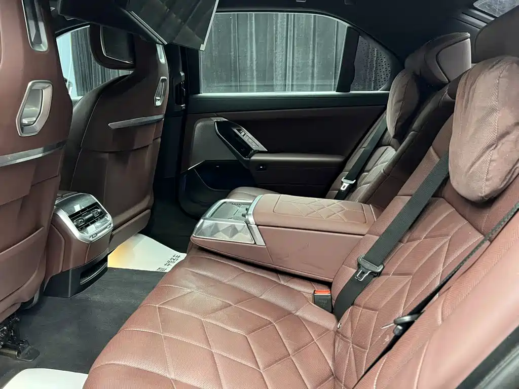 BMW 7 Series 2023 — фото 18