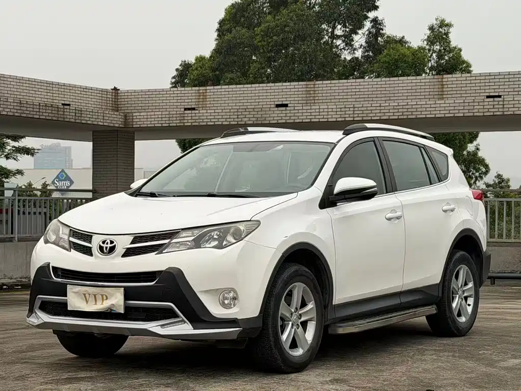 Toyota RAV4 2014 — фото 1