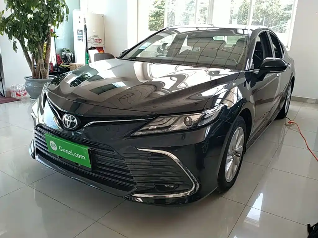 Toyota Camry 2023 — фото 1