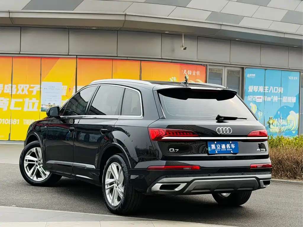 Audi Q7 2021 — фото 4