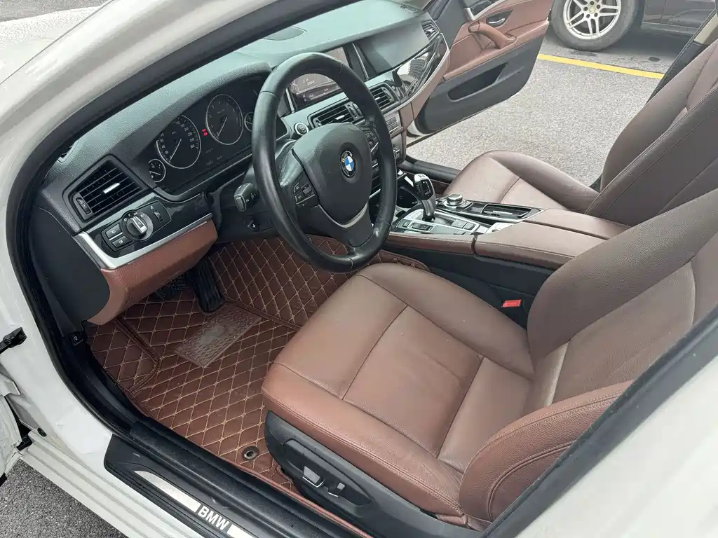BMW 5 Series 2016 — фото 10