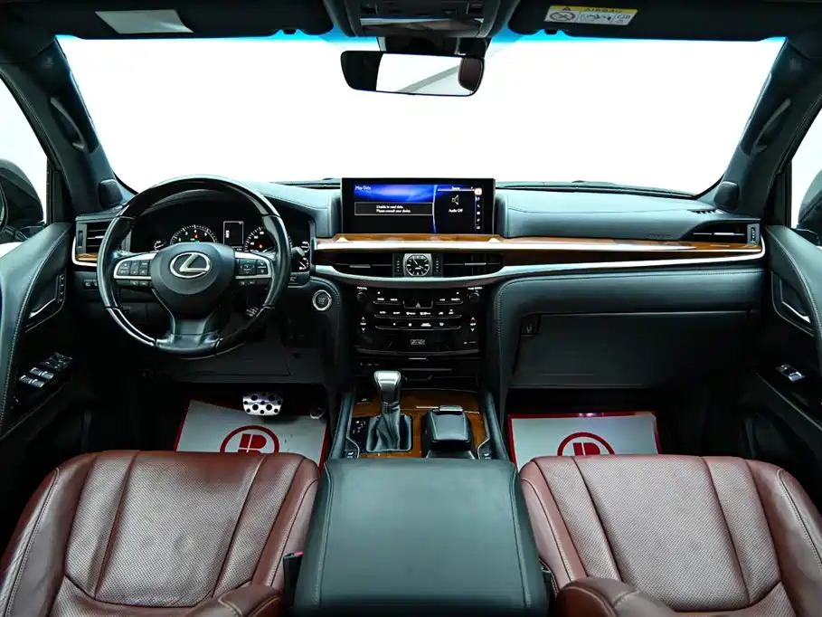 Lexus LX 2018 — фото 14