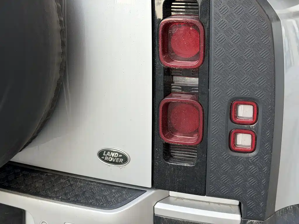 Land Rover Defender 2020 — фото 9