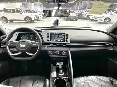 Hyundai Elantra 2023