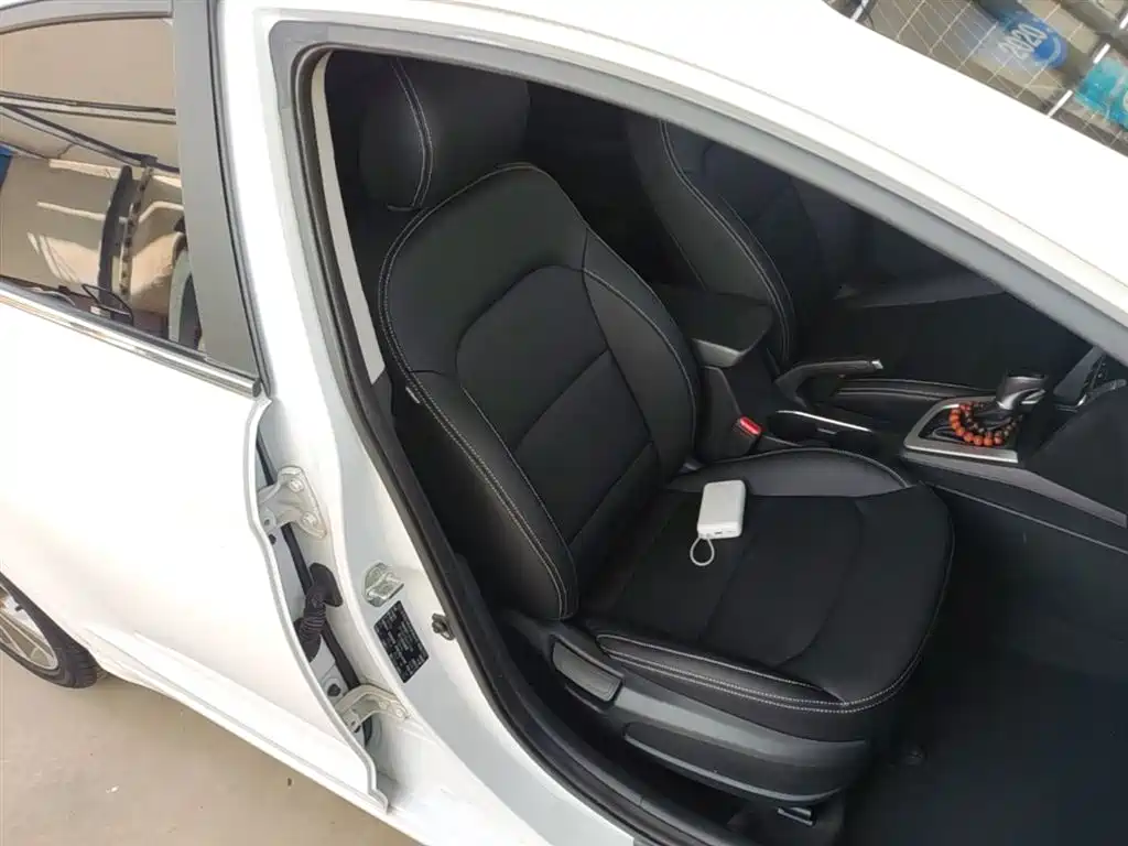 Hyundai Elantra 2016 — фото 25