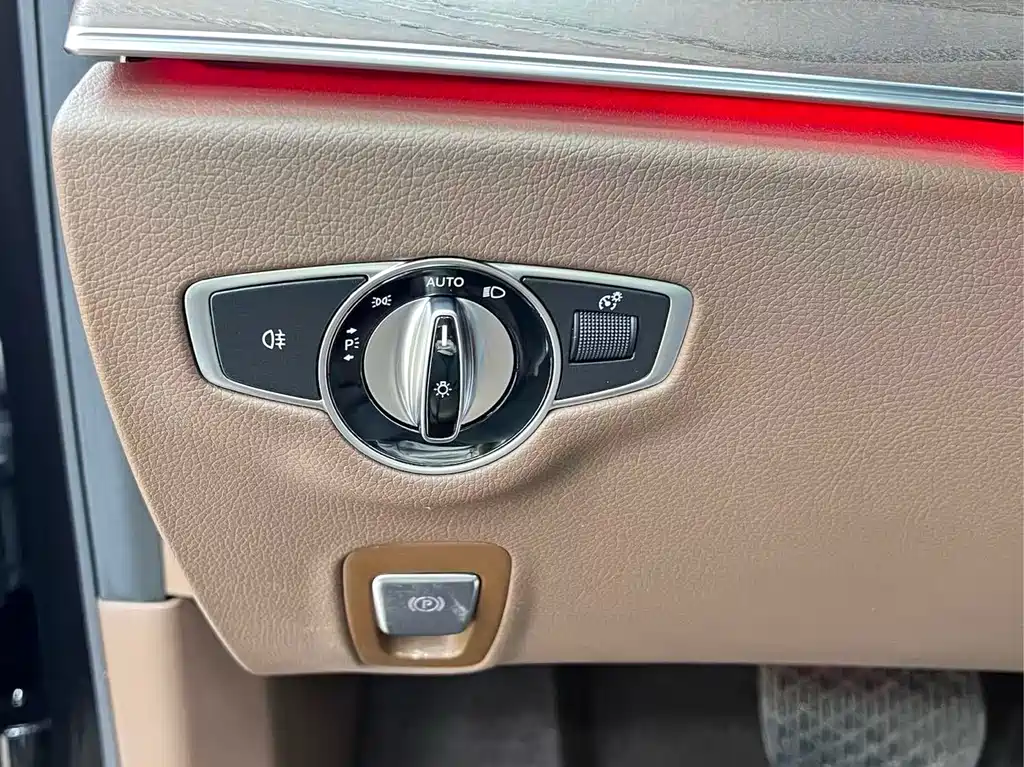 Mercedes-Benz E-Class 2022 — фото 31