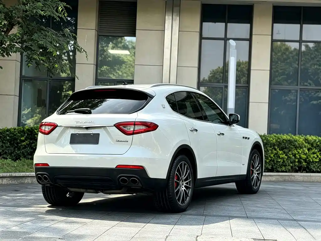 Maserati Levante 2017 — фото 10