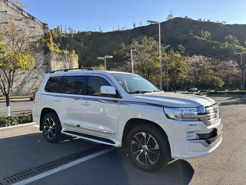 Toyota Land Cruiser 2018 — фото 3