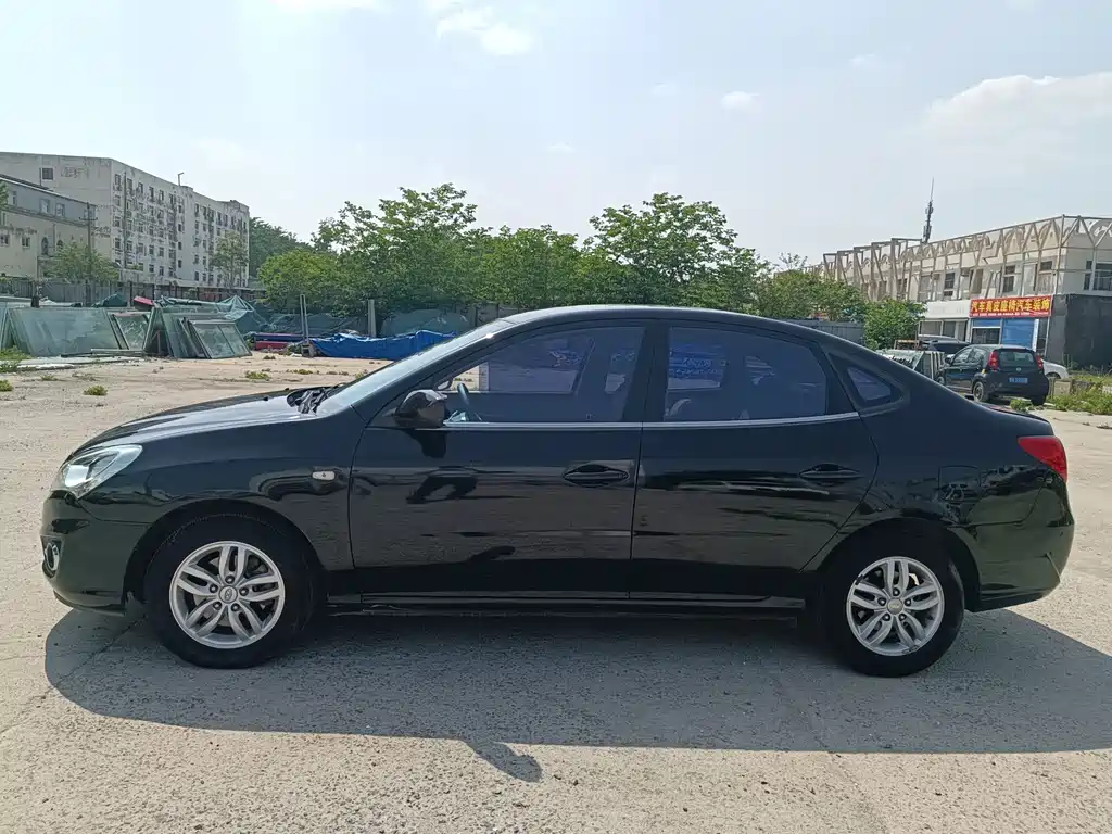 Hyundai Elantra 2015 — фото 4