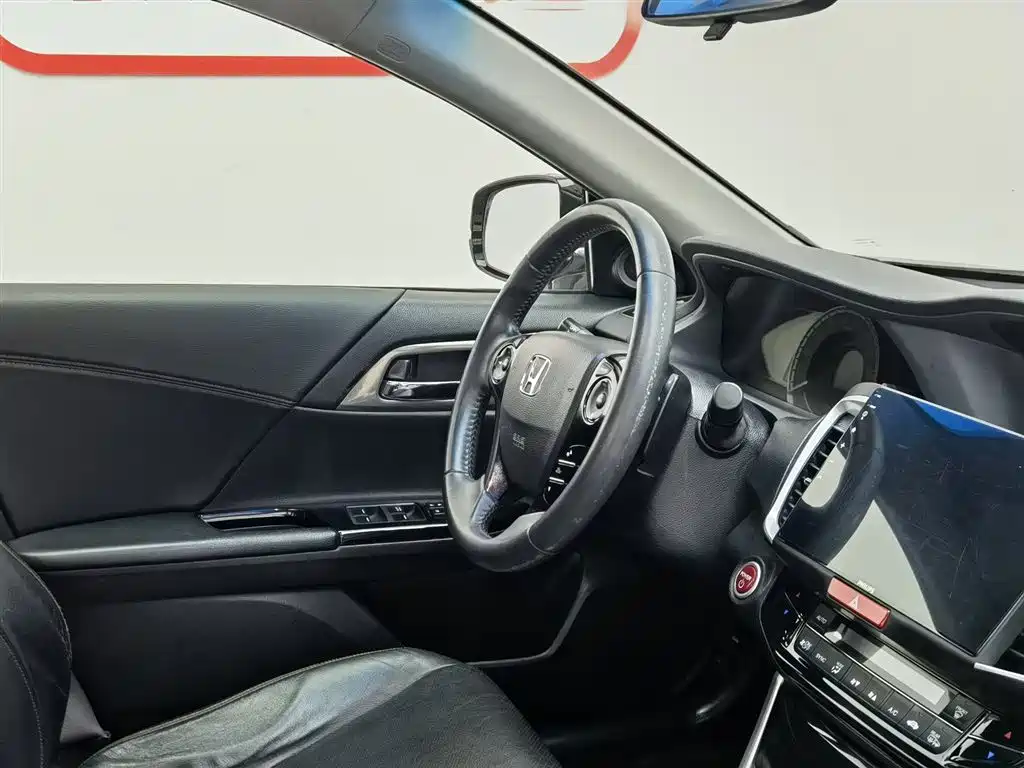 Honda Accord 2017 — фото 22