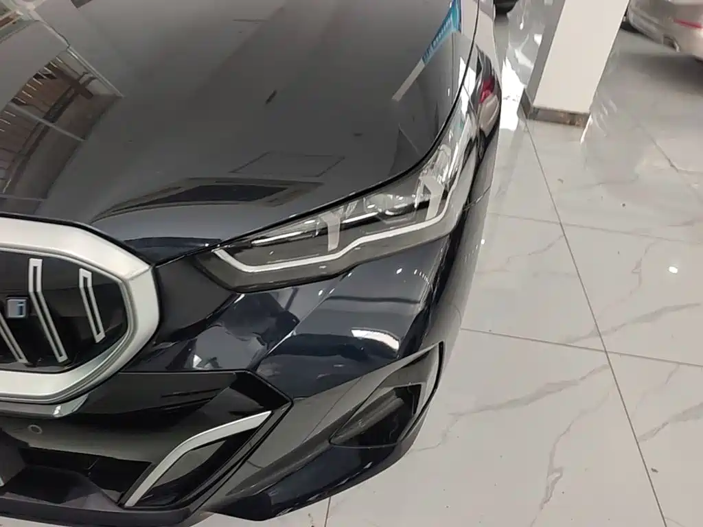 BMW i5 2025 — фото 18