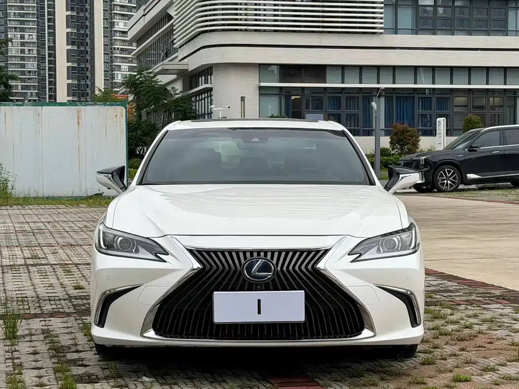 Lexus ES 2020 — фото 2