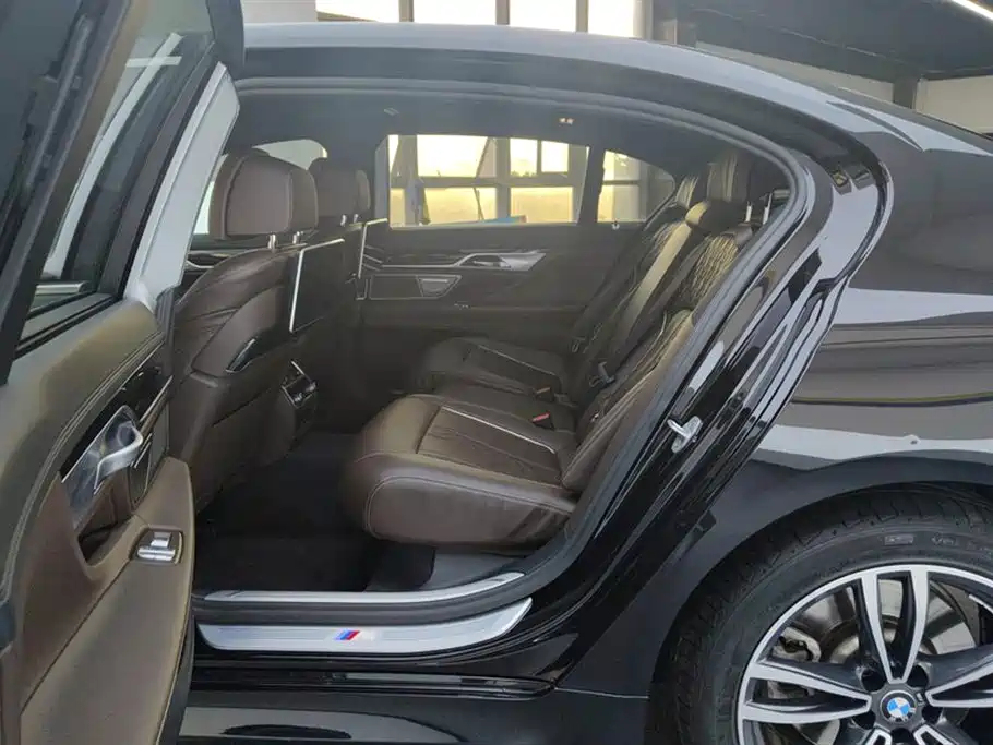 BMW 7 Series 2020 — фото 11