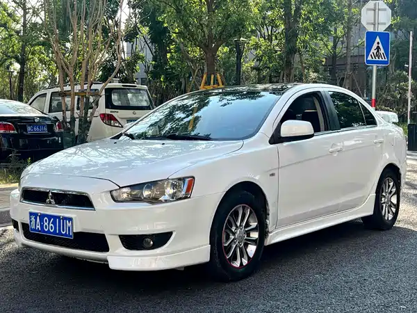 Mitsubishi Lancer EX 2013
