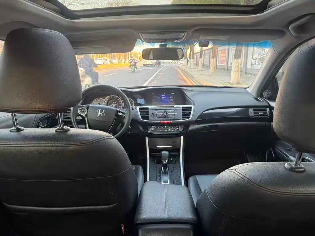 Honda Accord 2017 — фото 12