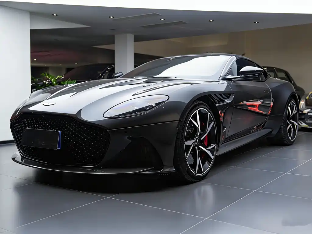 Aston Martin DBS 2019 — фото 1