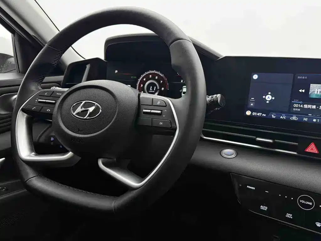 Hyundai Elantra 2022 — фото 11