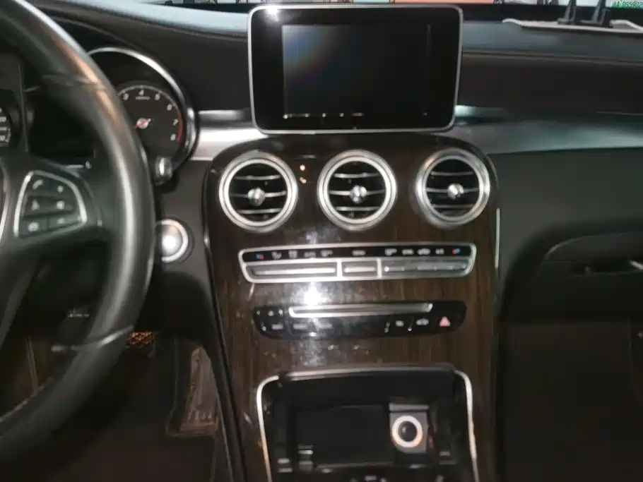 Mercedes-Benz GLC 2016 — фото 13