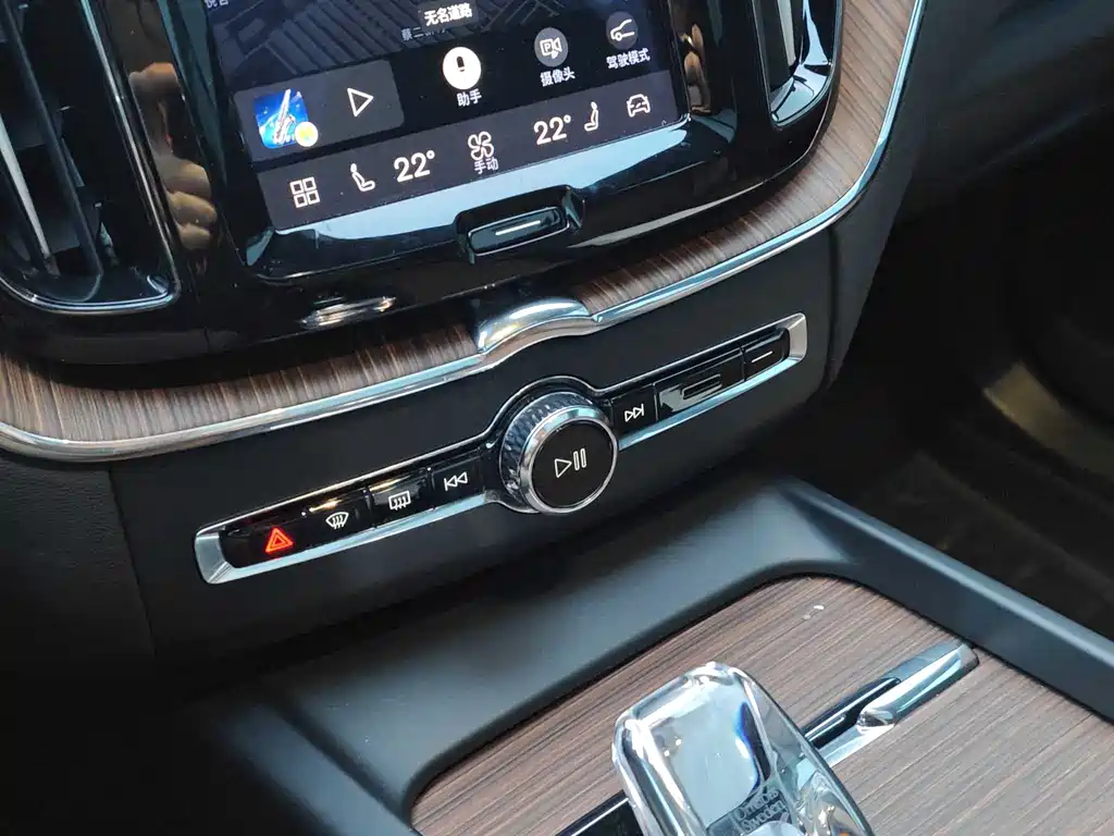 Volvo XC60 2023 — фото 14