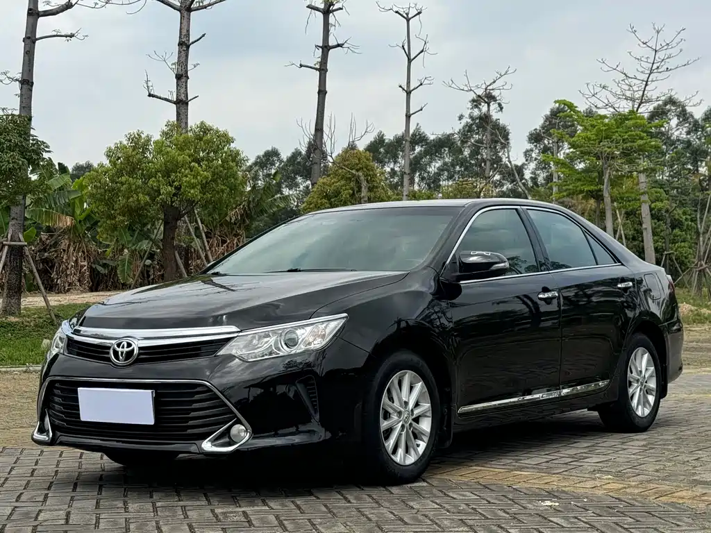 Toyota Camry 2017 — фото 1