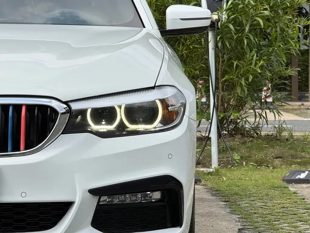 BMW 5 Series 2018 — фото 17