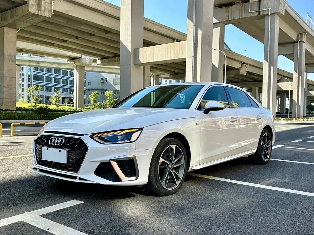 Audi A4L 2021 — фото 1
