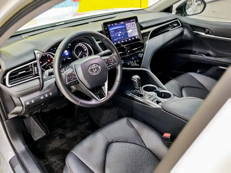 Toyota Camry 2023 — фото 11