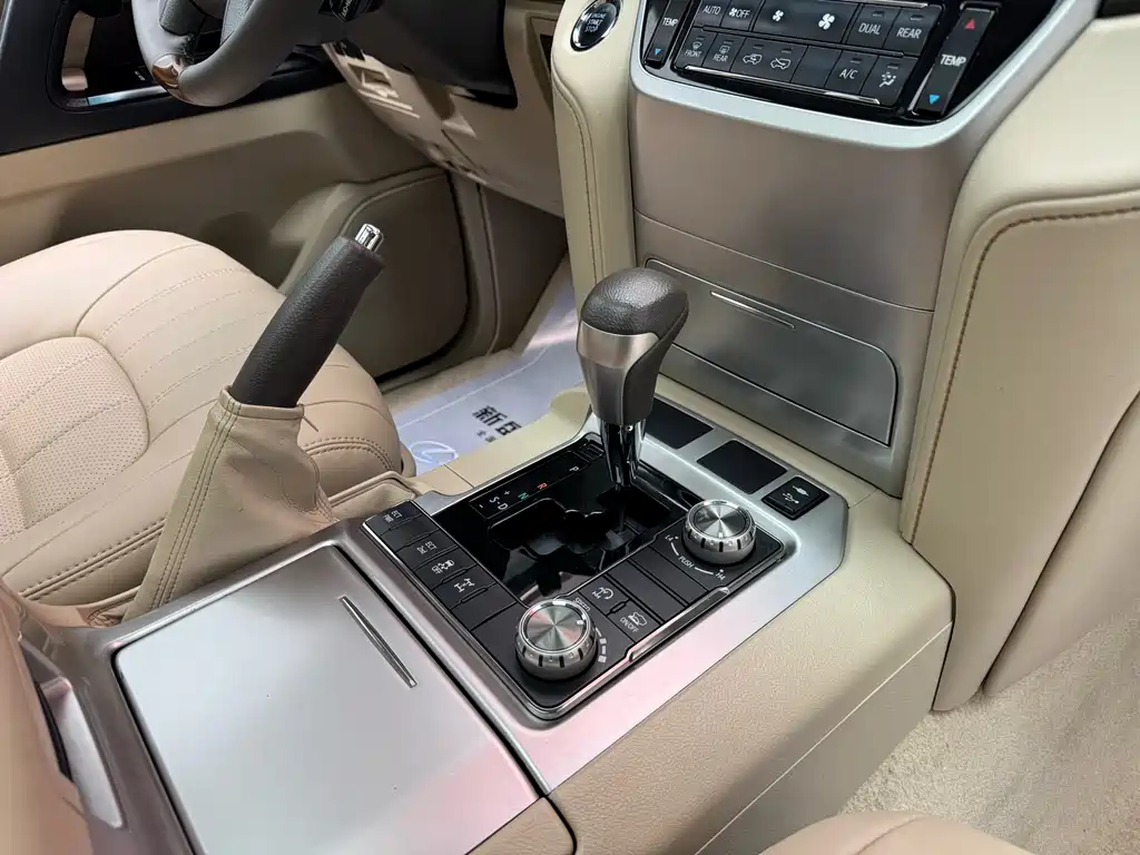 Toyota Land Cruiser 2019 — фото 17