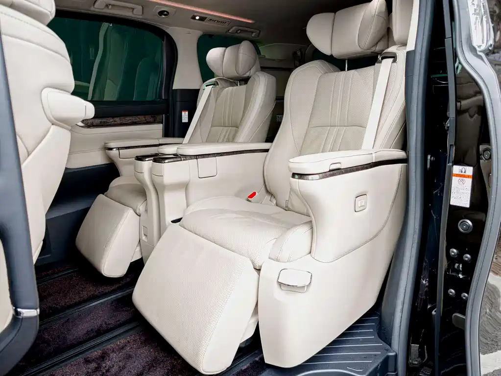 Toyota Vellfire 2021 — фото 13