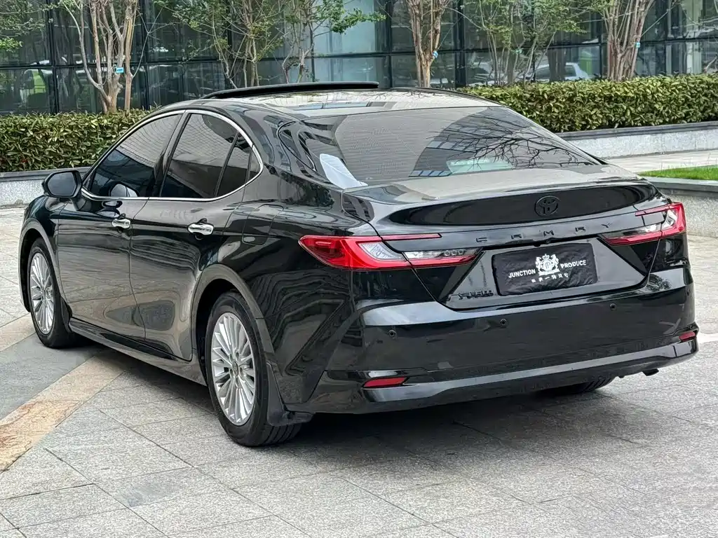 Toyota Camry 2024 — фото 4