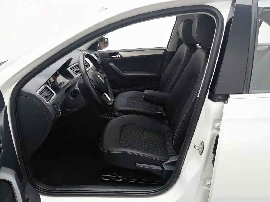 Skoda Rapid 2019 — фото 10