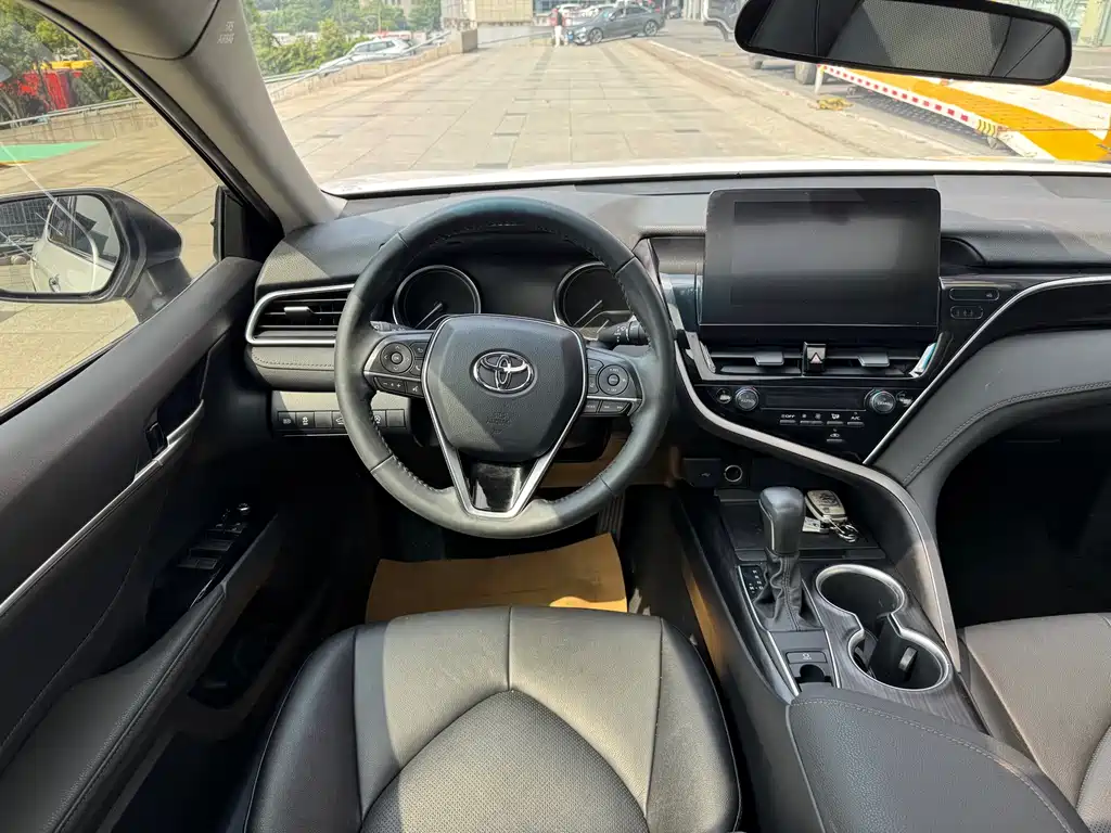 Toyota Camry 2022 — фото 16