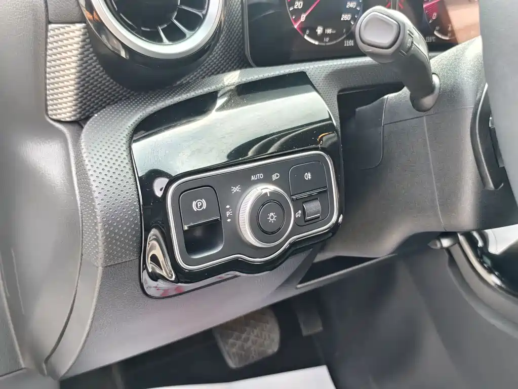 Mercedes-Benz A-Class 2023 — фото 18