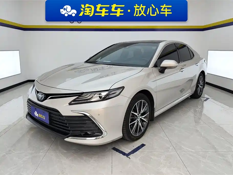 Toyota Camry 2021 — фото 1