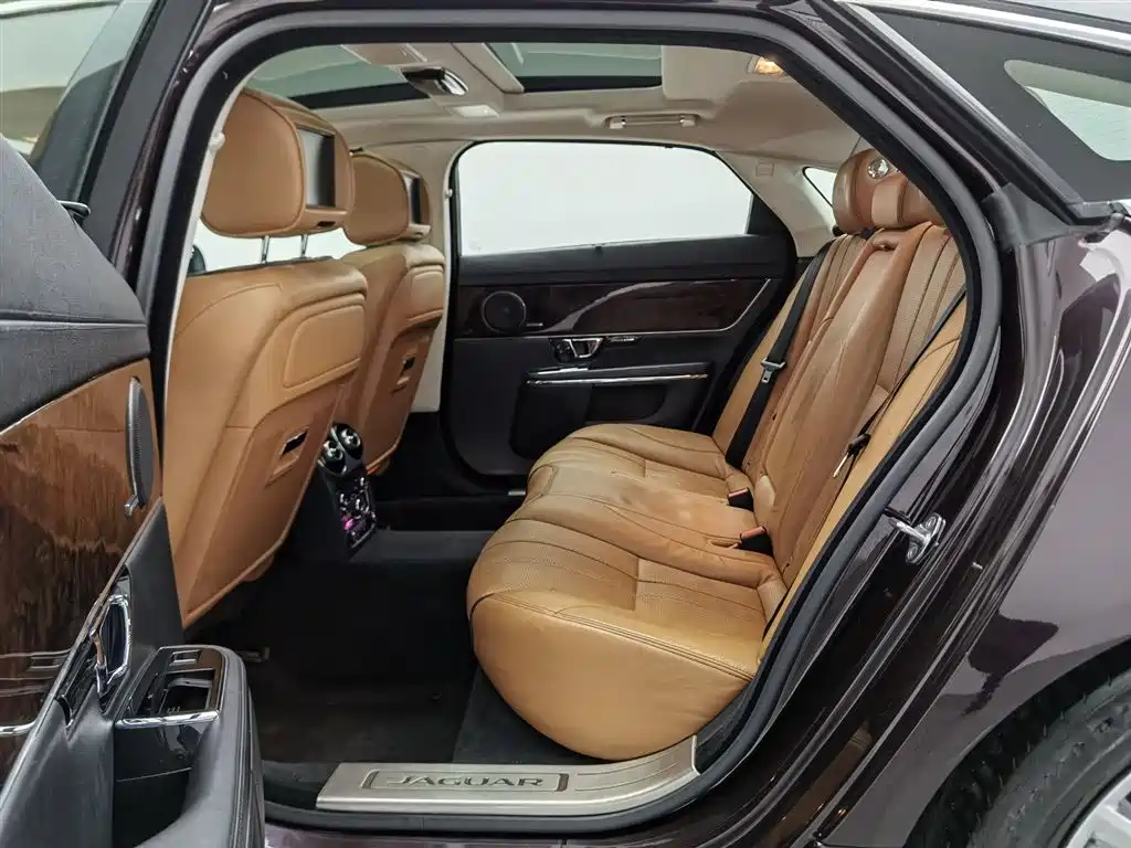 Jaguar XJ 2014 — фото 15