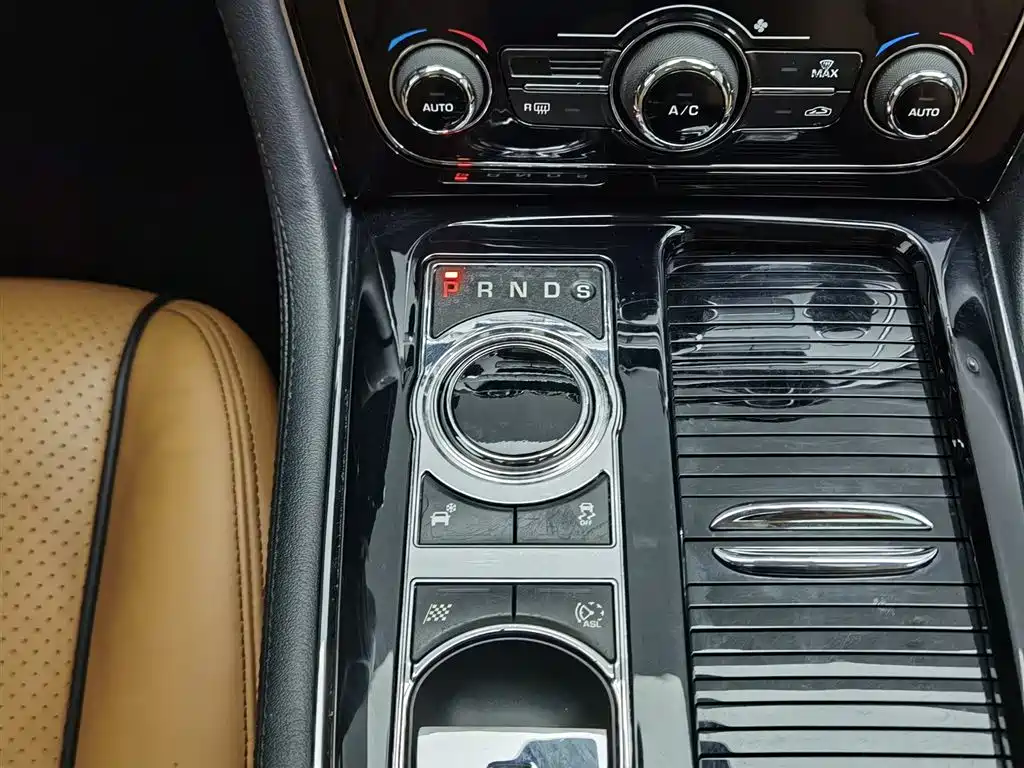 Jaguar XJ 2014 — фото 13