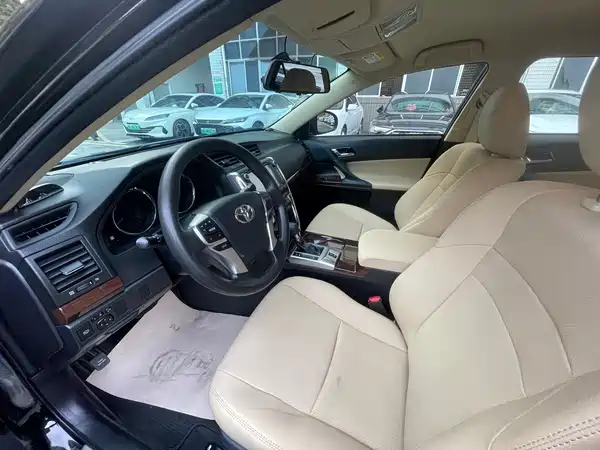 Toyota Reiz 2014