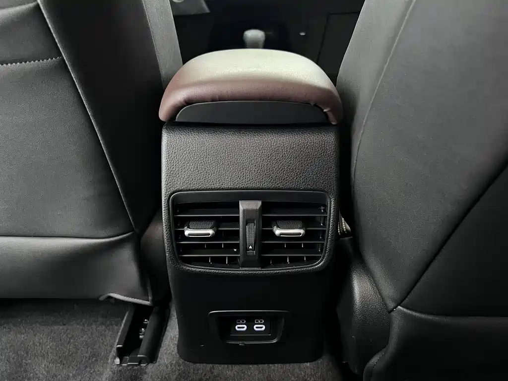 Toyota Corolla 2023 — фото 14
