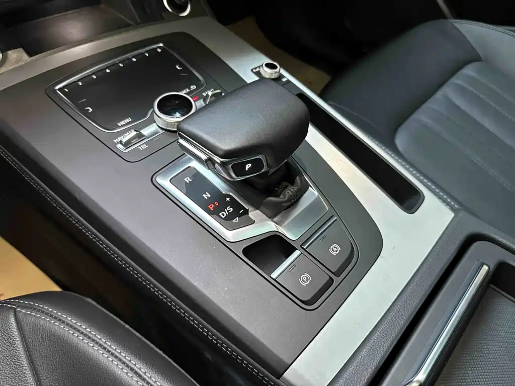 Audi Q5L 2020 — фото 10
