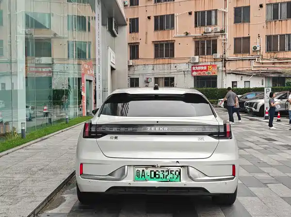 Zeekr 001 2023