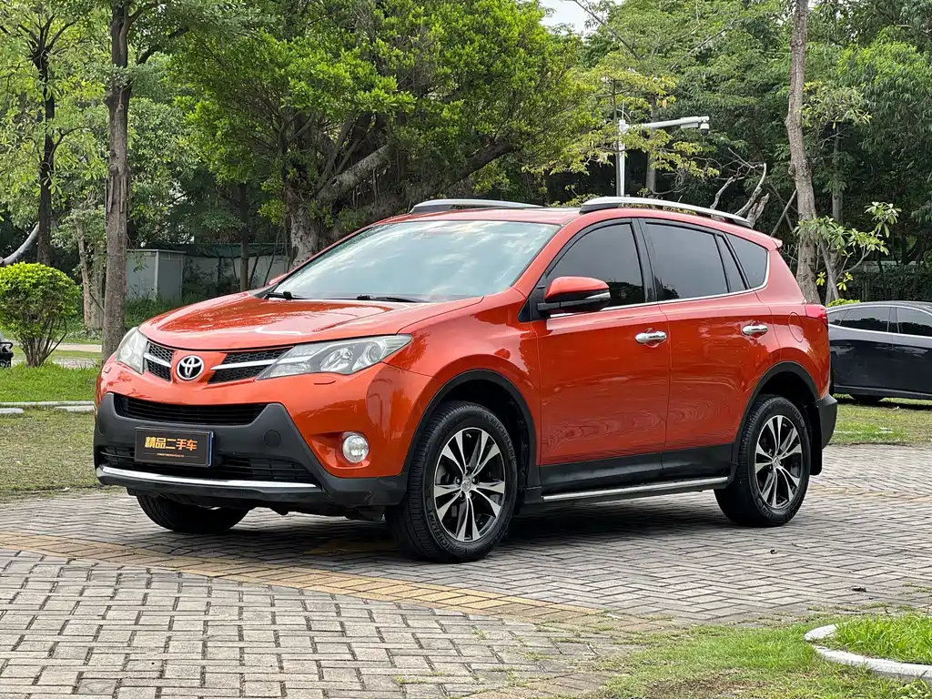 Toyota RAV4 2013 — фото 1