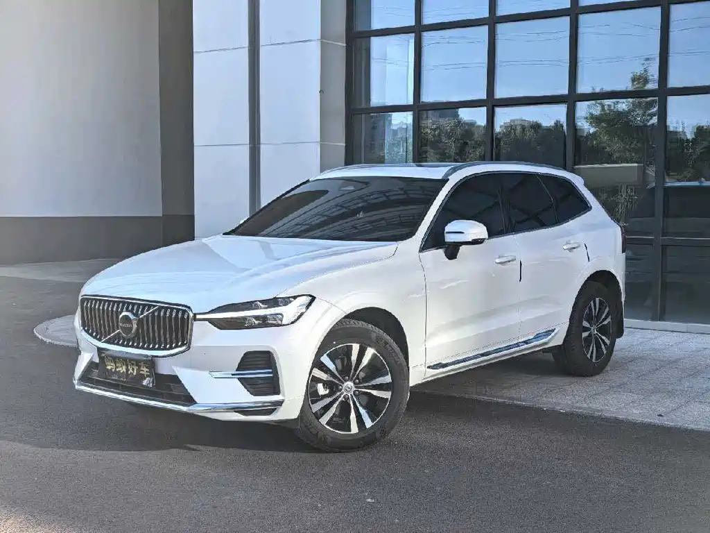Volvo XC60 2023 — фото 3