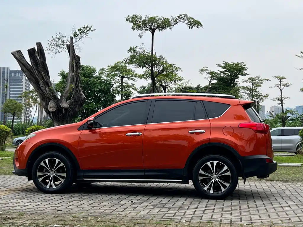 Toyota RAV4 2013 — фото 8