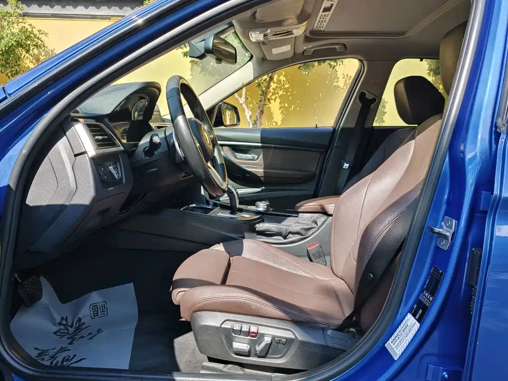 BMW 3 Series 2018 — фото 12
