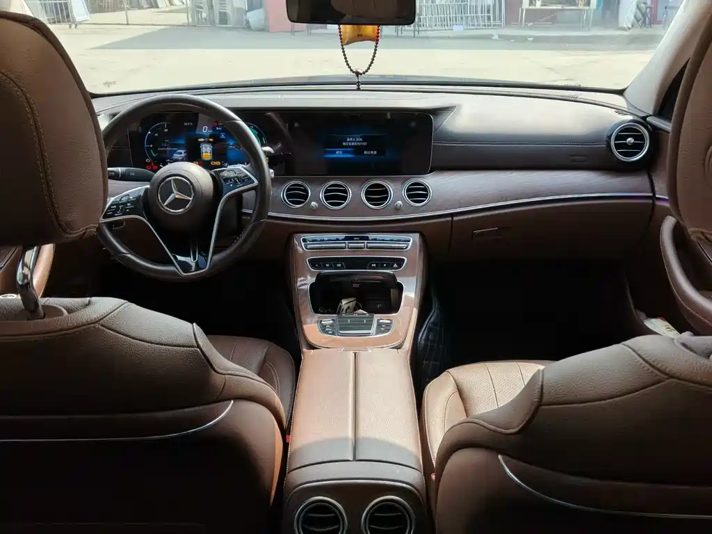 Mercedes-Benz E-Class 2022 — фото 6