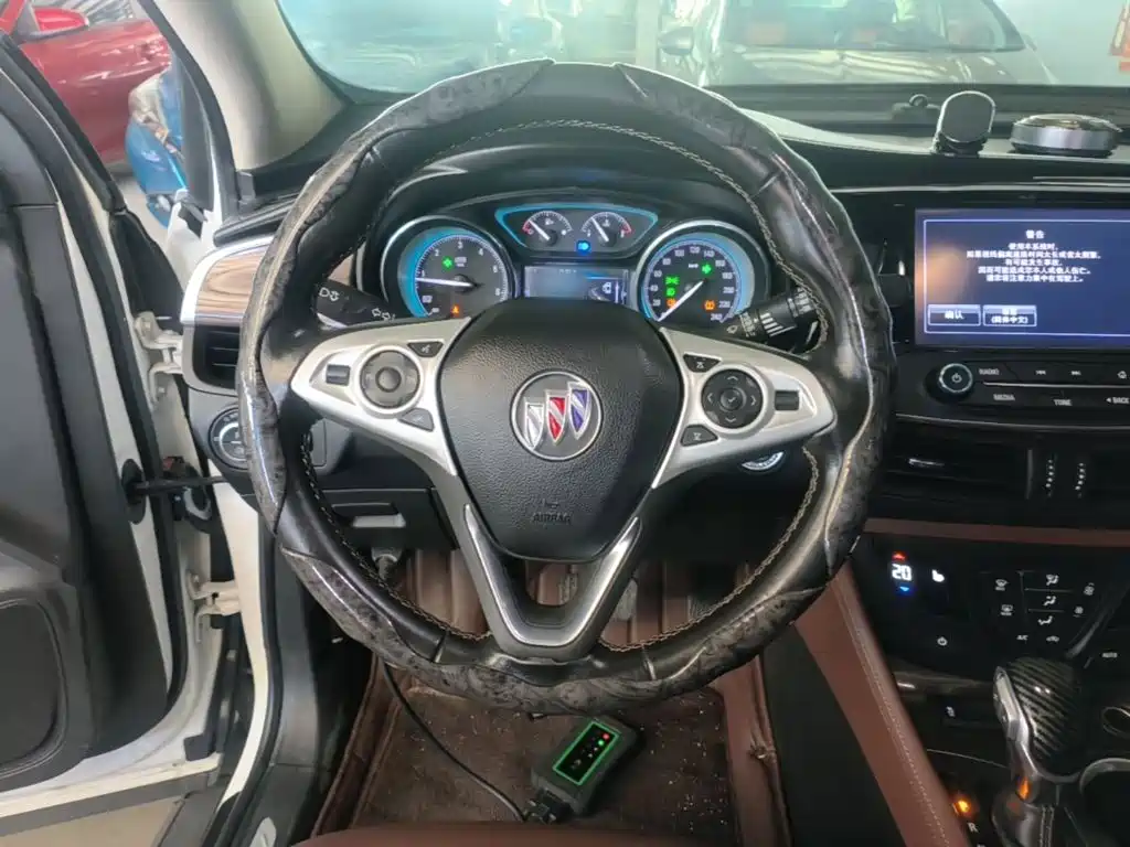 Buick Envision Plus 2017 — фото 11